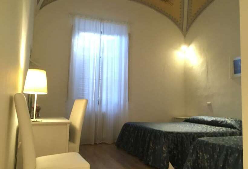 اتاق ساده سه‌ نفره, Relais La Corte Dei Cavalieri