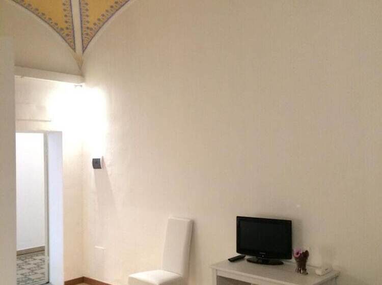 اتاق ساده سه‌ نفره, Relais La Corte Dei Cavalieri