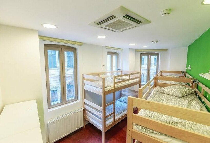 تختخواب در اتاق مشترک, Pura Vida Sky Bar & Hostel