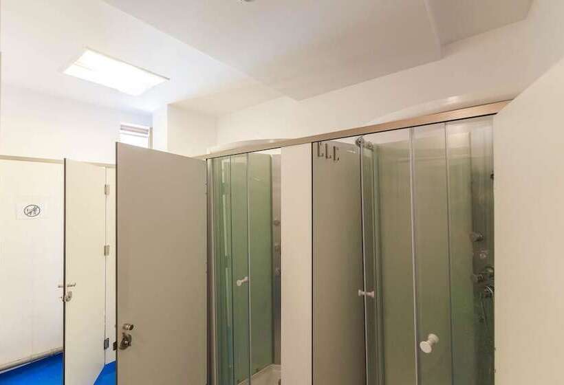 اتاق خانوادگی با سرویس بهداشتی مشترک, Pura Vida Sky Bar & Hostel