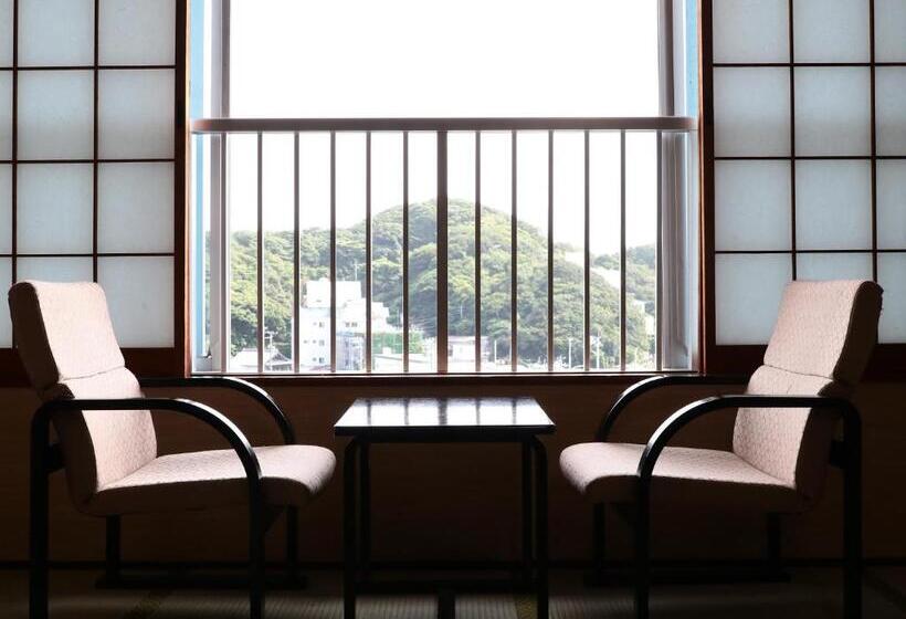 חדר משפחתי, Suzunami