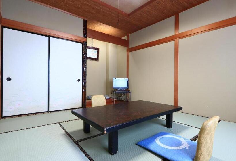 חדר משפחתי, Suzunami