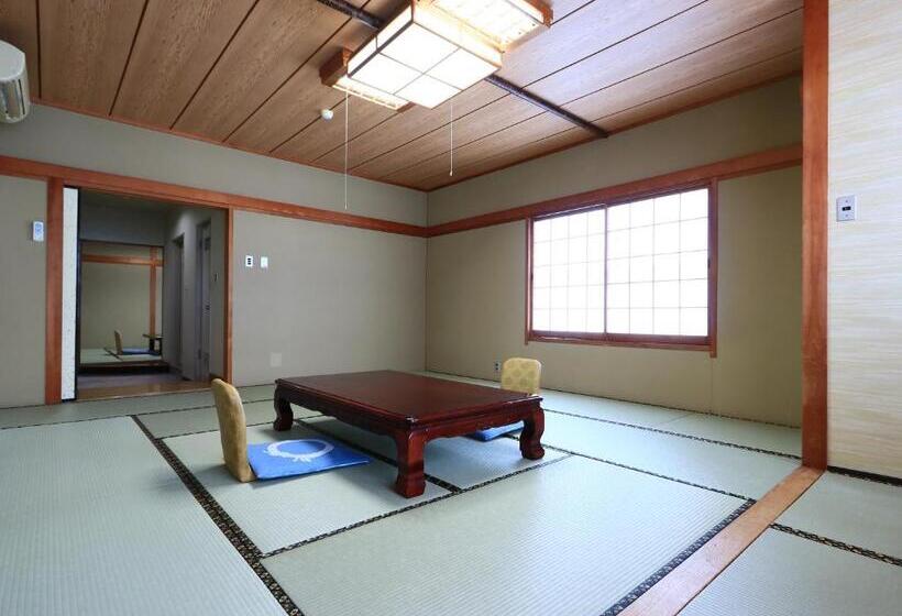 חדר משפחתי, Suzunami