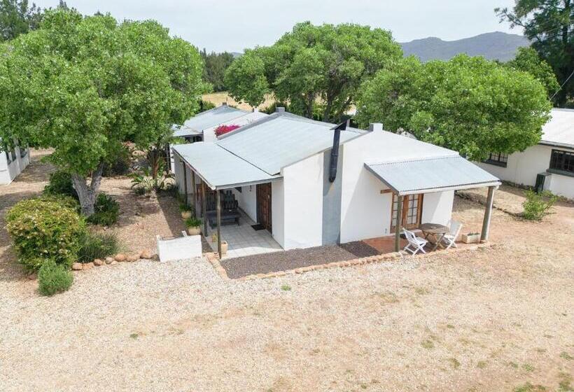 패밀리 방갈로, Vindoux Tree House Guest Farm & Spa