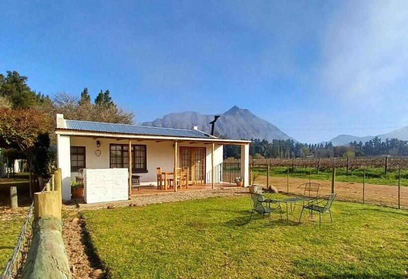 패밀리 방갈로, Vindoux Tree House Guest Farm & Spa