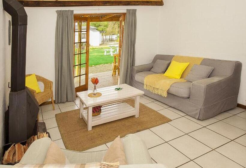 패밀리 방갈로, Vindoux Tree House Guest Farm & Spa