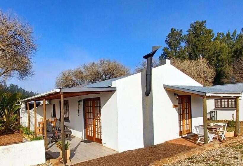 패밀리 방갈로, Vindoux Tree House Guest Farm & Spa