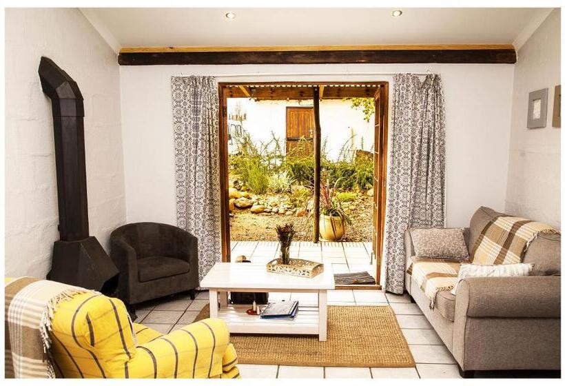 패밀리 방갈로, Vindoux Tree House Guest Farm & Spa