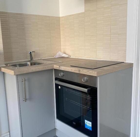 Студия Deluxe, Cosy 3bd Guesthouse. Private Bathrooms