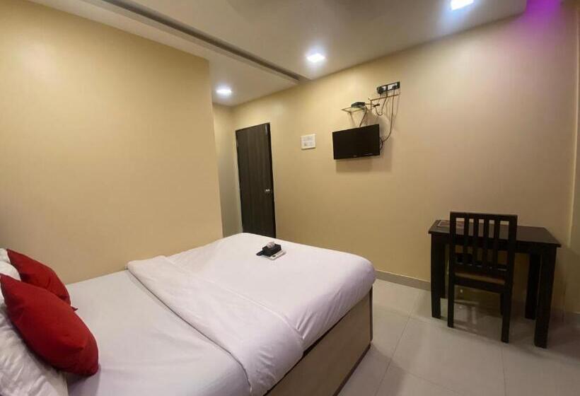Номер Deluxe, Royal Grand   Near Mumbai International Airport