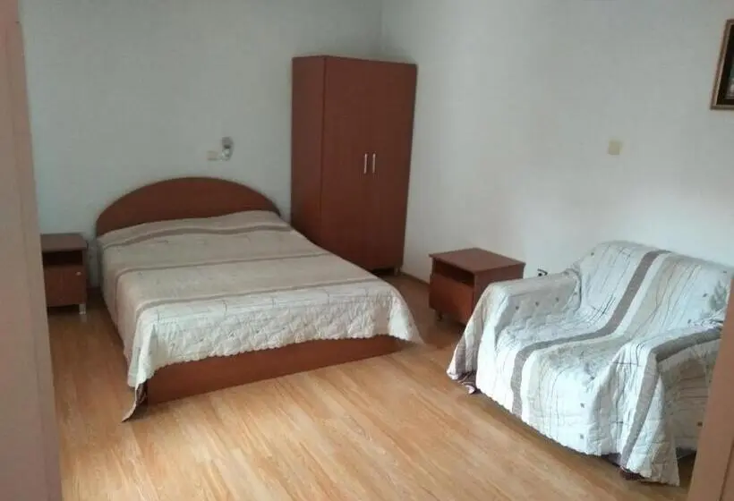 اتاق استاندارد سه نفره, Family Hotel Blazhi
