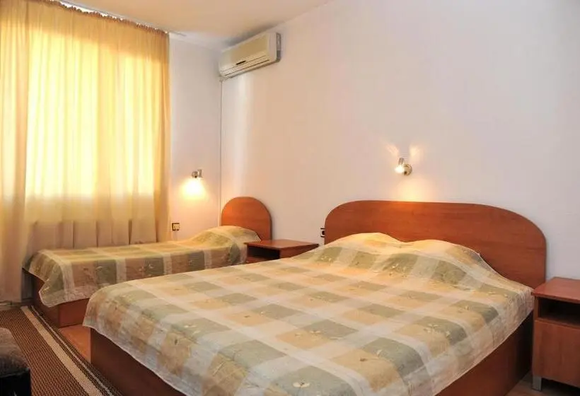 اتاق استاندارد سه نفره, Family Hotel Blazhi