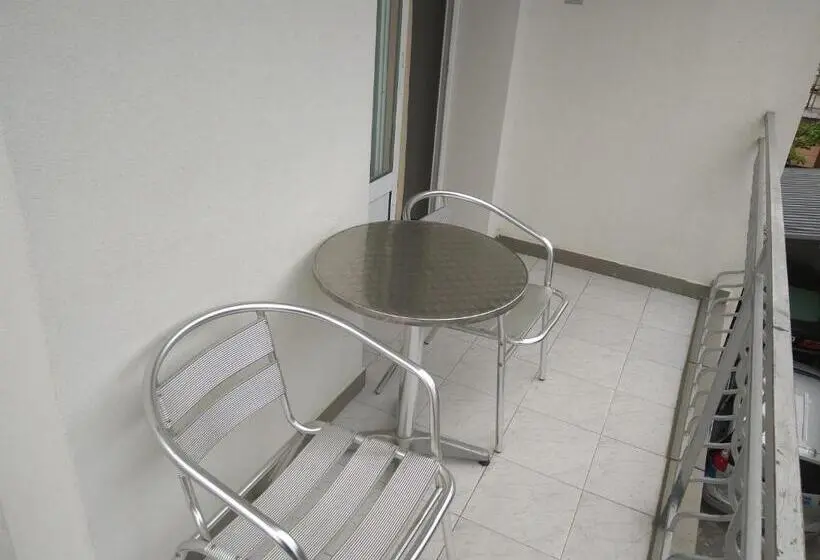 اتاق استاندارد سه نفره, Family Hotel Blazhi