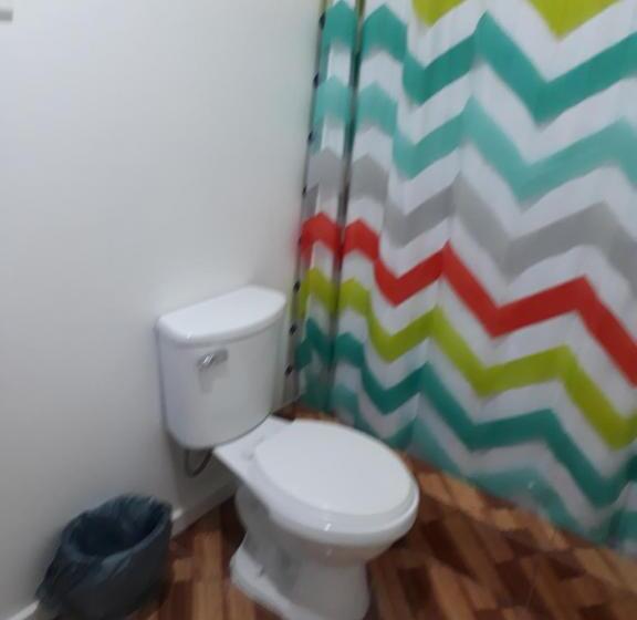 标准三人间, Hostal Alessandri