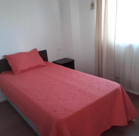 اتاق استاندارد سه نفره, Hostal Alessandri
