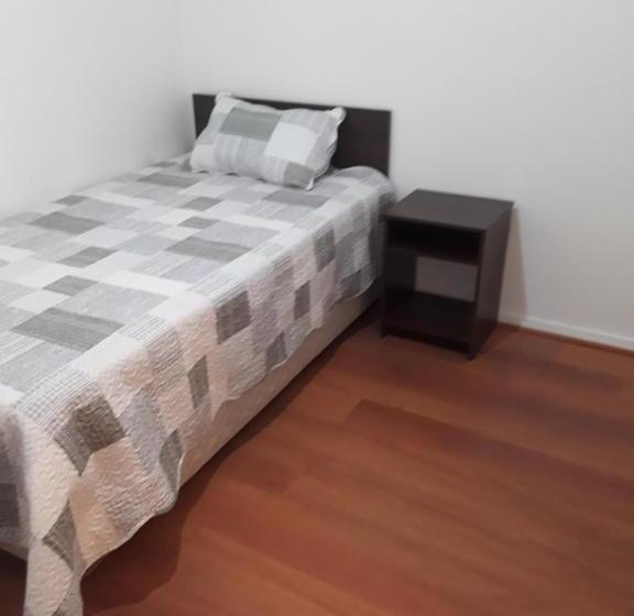 标准三人间, Hostal Alessandri