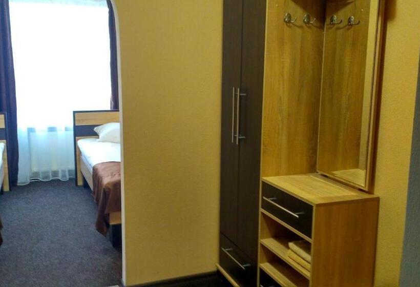 غرفة أساسية, Elegia