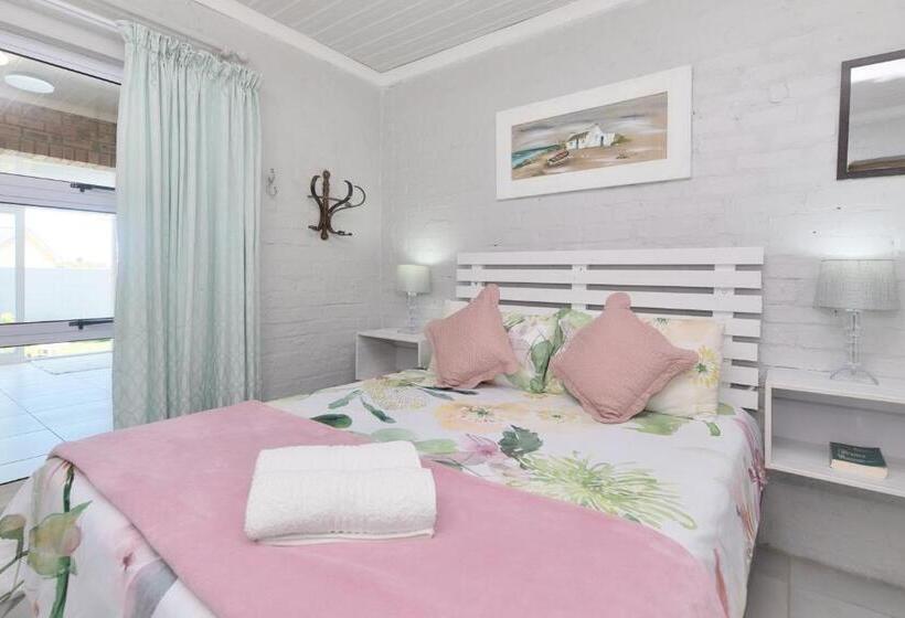 غرفة ديلوكس, The Cove