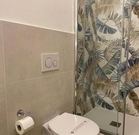 חדר משפחתי, Yole Affittacamere