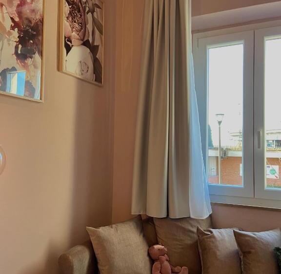 חדר משפחתי, Yole Affittacamere