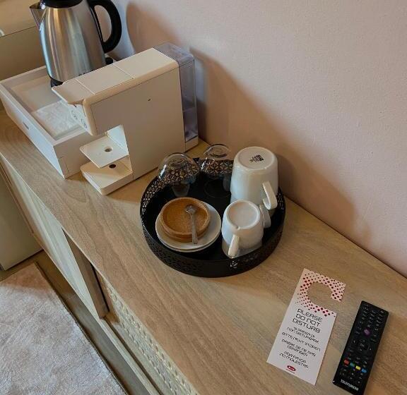 חדר משפחתי, Yole Affittacamere