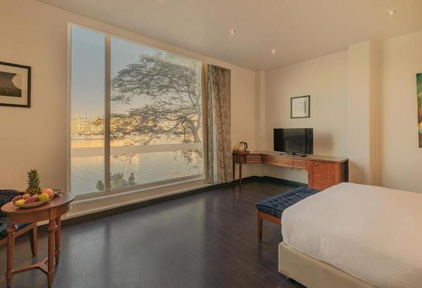 اتاق سوپریور با تخت بزرگ, Riverside