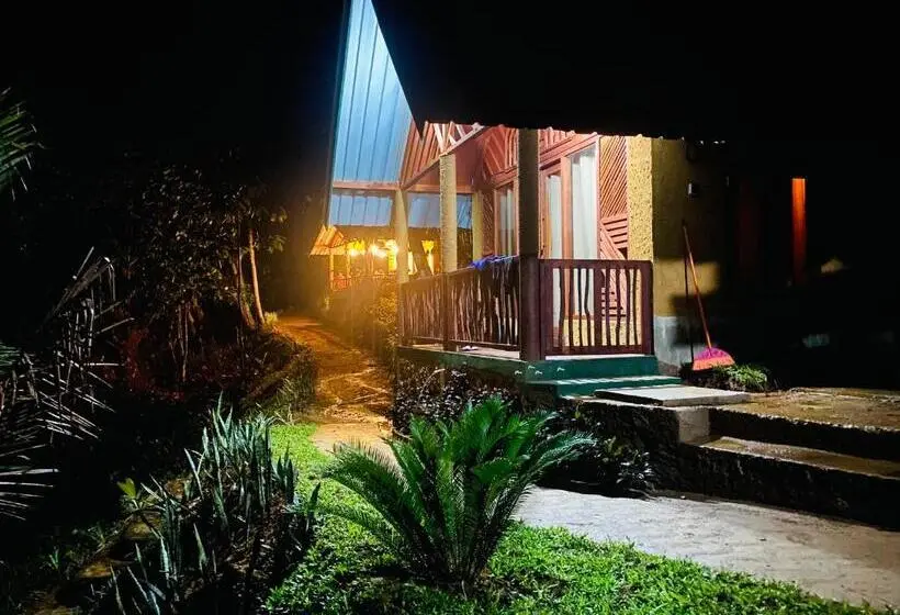 デラックストリプルルーム, The Rainforest Hideaway
