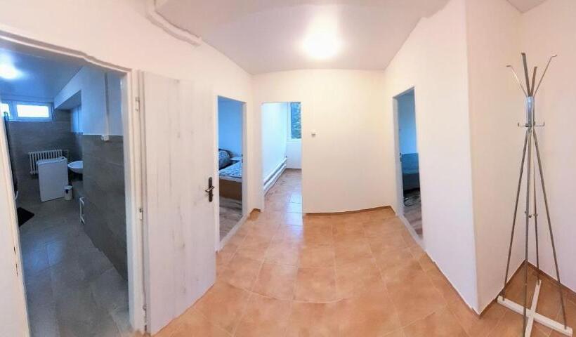 2 Szobás Apartman, Lev I Sova