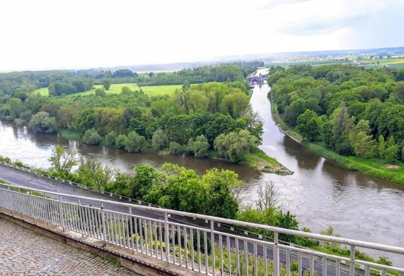2 Szobás Apartman, Lev I Sova