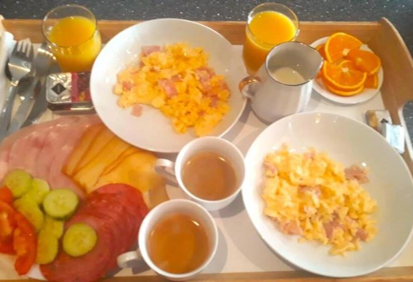 2 Szobás Apartman, Lev I Sova