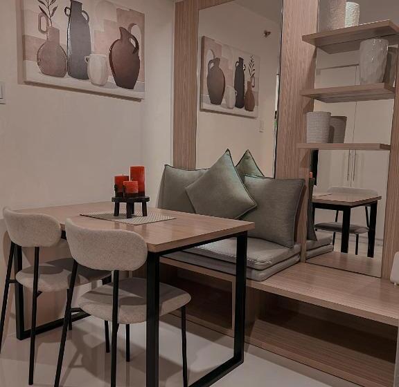 استودیو استاندارد با چشمانداز استخر, City View At The Persimmon Studios