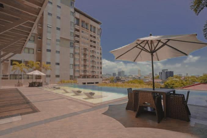 استودیو استاندارد با چشم‌انداز استخر, City View At The Persimmon Studios