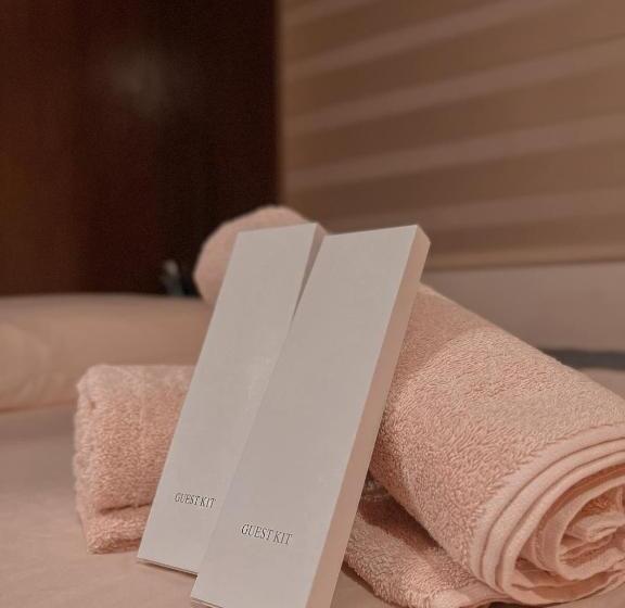 استودیو استاندارد با چشمانداز استخر, City View At The Persimmon Studios