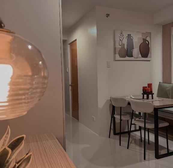 استودیو استاندارد با چشمانداز استخر, City View At The Persimmon Studios