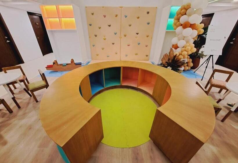 Studio Standard, Scandinavian In 38 Park Avenue