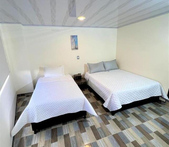 غرفة قياسية ثلاثية, Angeles J&a