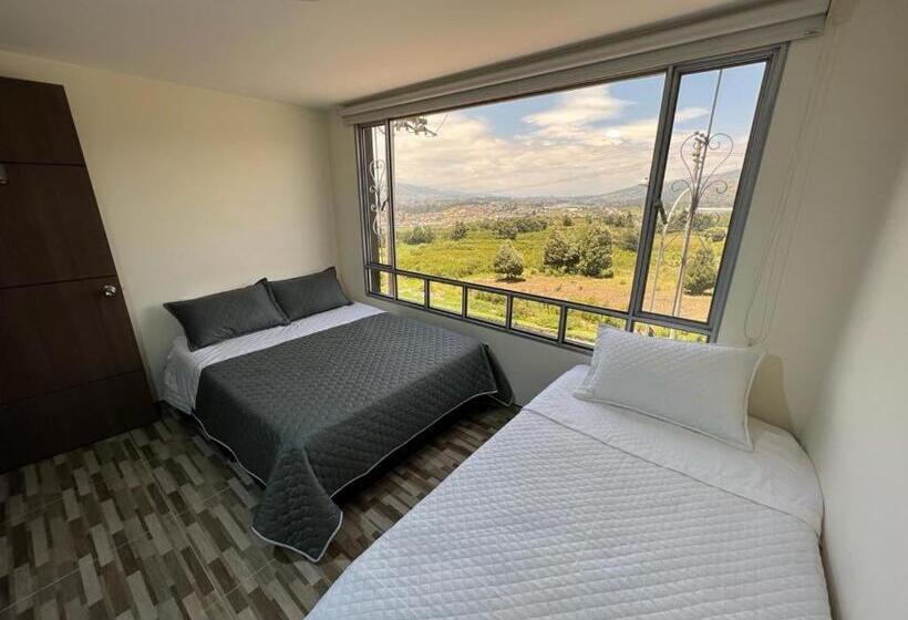 غرفة قياسية ثلاثية, Angeles J&a