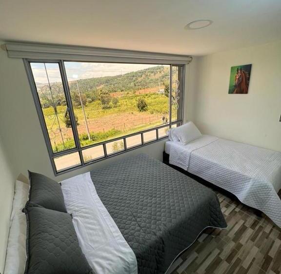 غرفة قياسية ثلاثية, Angeles J&a