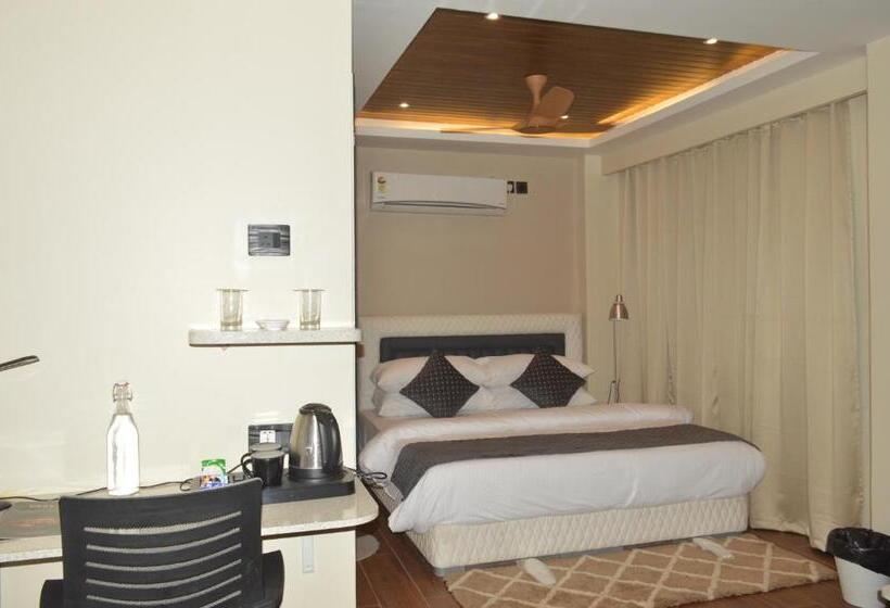 اتاق لوکس با تخت بزرگ, Essence Grandeur