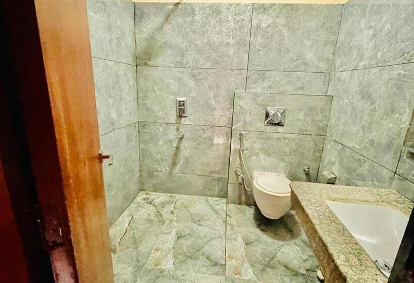 デラックスルーム, Suryadev