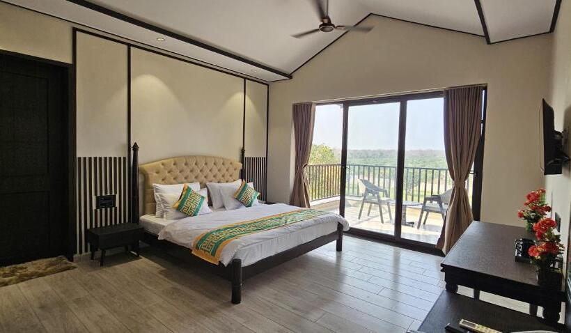 סוויטה משפחתית, The Premier Gir Resort