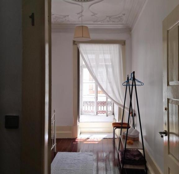 غرفة قياسية, Ninho Do Corvo