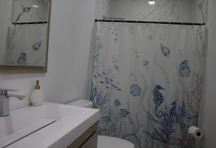 اتاق استاندارد چهارنفره با سرویس بهداشتی مشترک, Casa Francisca