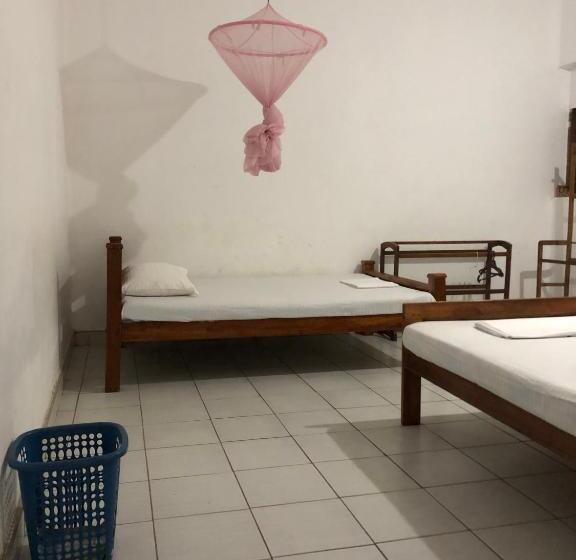 Кровать в Общей Комнате, Feel Like Home Anuradhapura