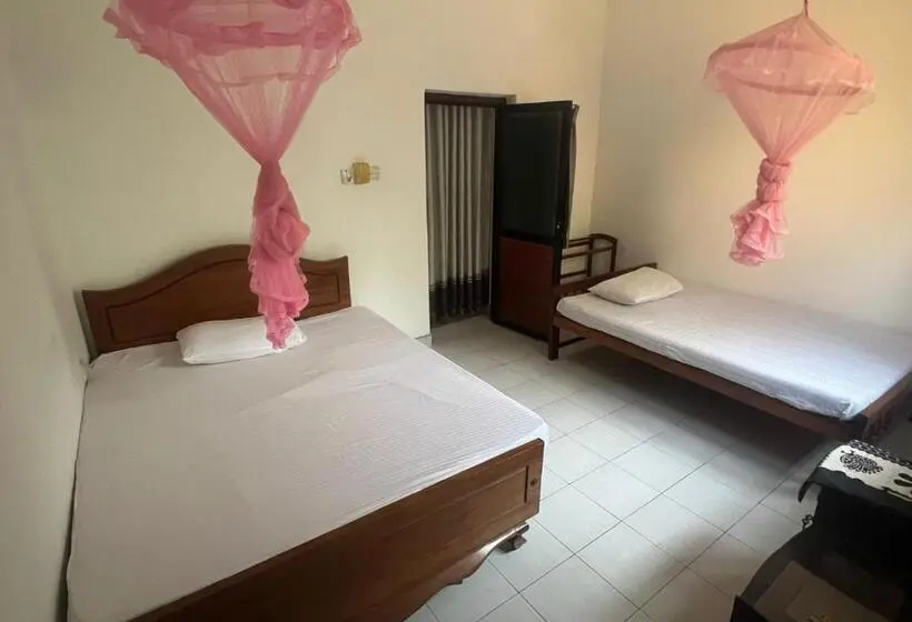 ルームシェアのワンベッド, Feel Like Home Anuradhapura