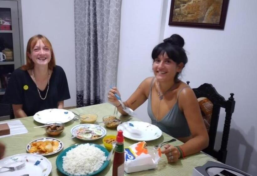 מיטה בחדר משותף, Feel Like Home Anuradhapura