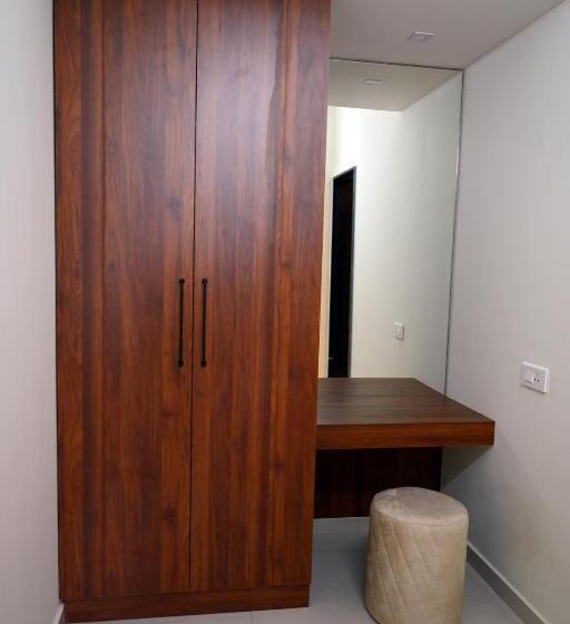 اتاق سوپریور با تخت بزرگ, Dwaraka Residency