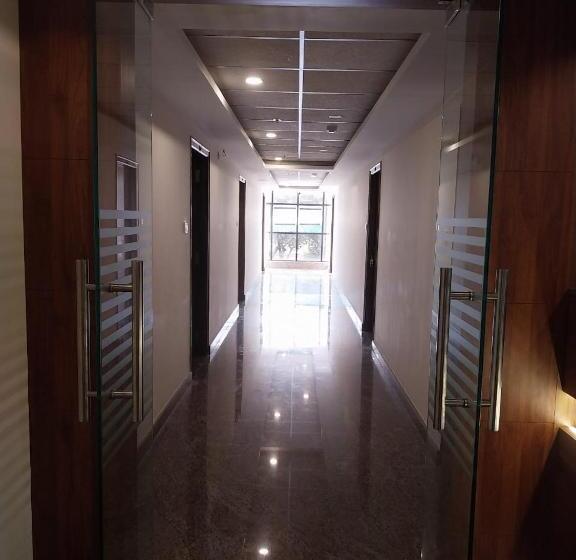 اتاق سوپریور با تخت بزرگ, Dwaraka Residency