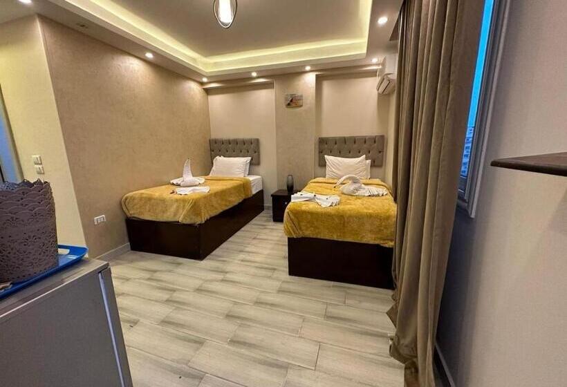 اتاق استاندارد, Happy Pyramids View