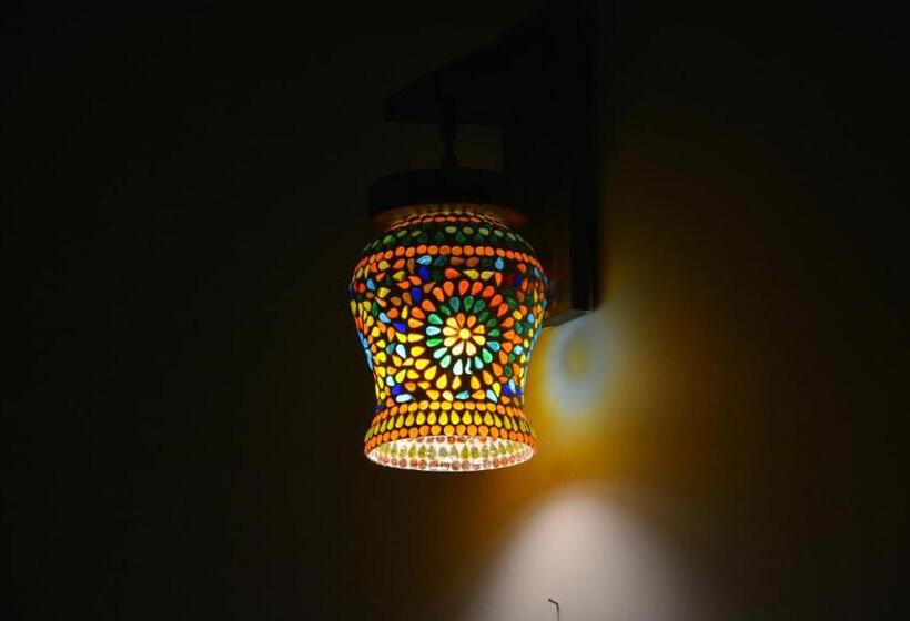 キングサイズベッドのデラックスルーム, Hilly Bee, Manali